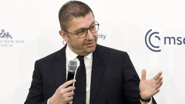 Мицкоски непреклонен - първо ще преговаря с ЕС, после ще променя Конституцията